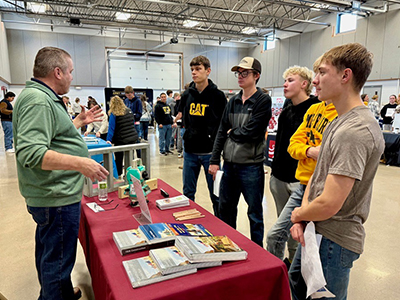 Mid-Prairie students chat with Carpenters Training Institute